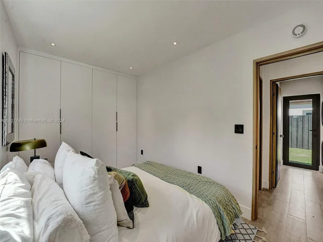 2066 NE 174th St, North Miami Beach FL 33162