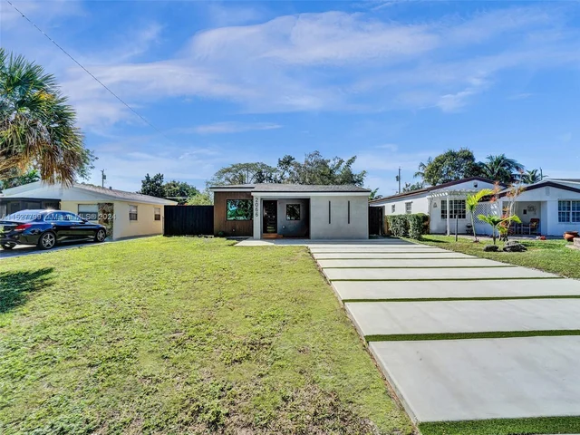 2066 NE 174th St, North Miami Beach FL 33162