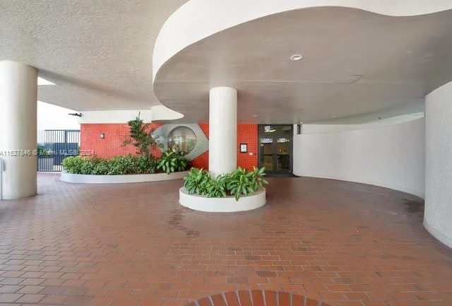 1621 Collins Ave # 405, Miami Beach FL 33139