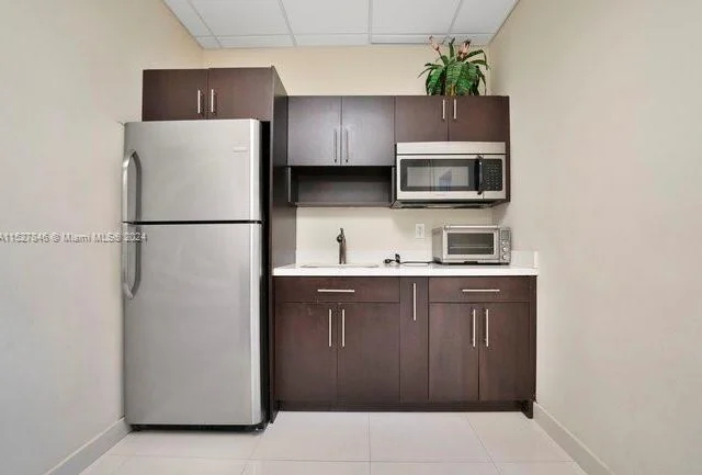 1621 Collins Ave # 405, Miami Beach FL 33139