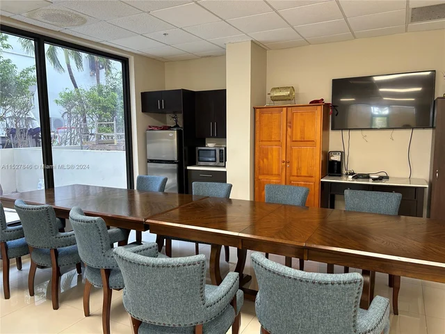 1621 Collins Ave # 405, Miami Beach FL 33139