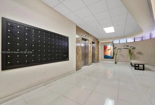 1621 Collins Ave # 405, Miami Beach FL 33139