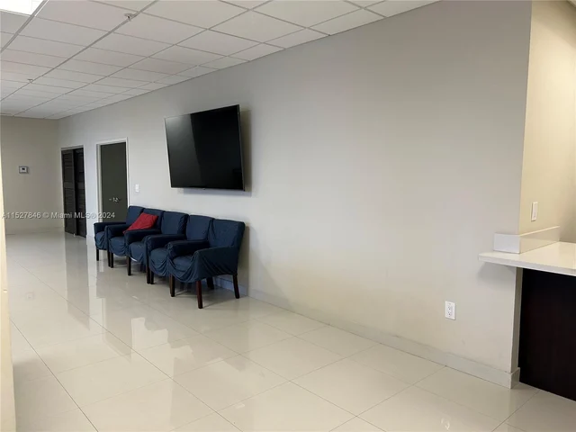 1621 Collins Ave # 405, Miami Beach FL 33139