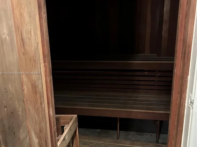 1621 Collins Ave # 405, Miami Beach FL 33139