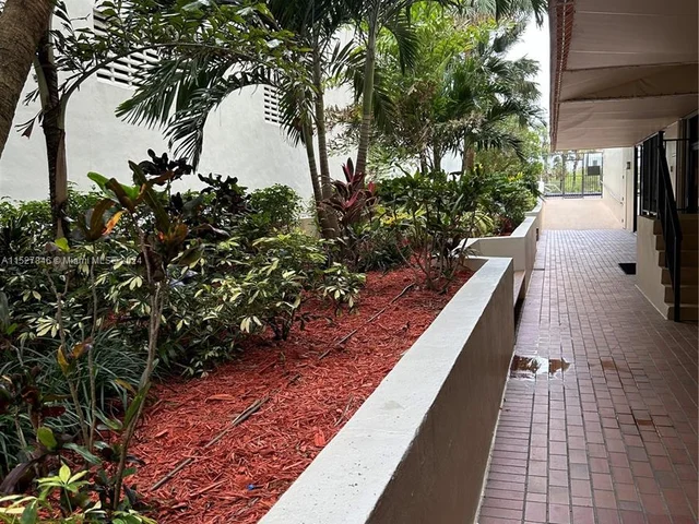 1621 Collins Ave # 405, Miami Beach FL 33139