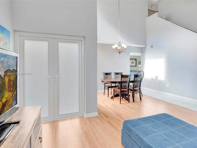 1269 NW 126th Ave, Sunrise FL 33323