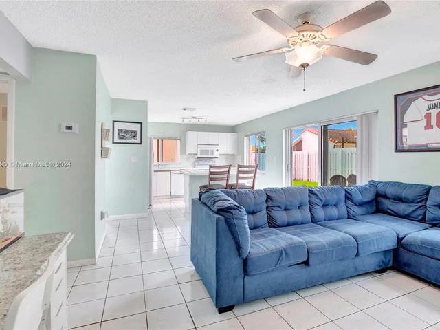 1269 NW 126th Ave, Sunrise FL 33323