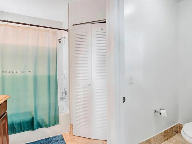 1269 NW 126th Ave, Sunrise FL 33323