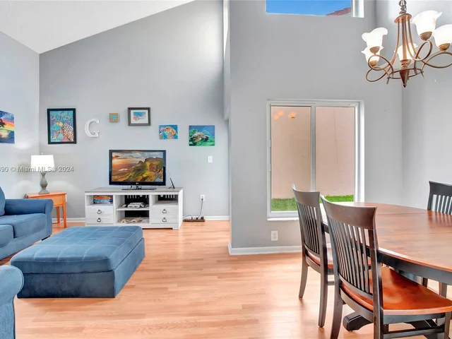 1269 NW 126th Ave, Sunrise FL 33323