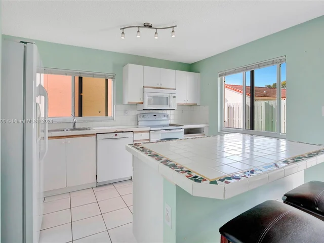 1269 NW 126th Ave, Sunrise FL 33323