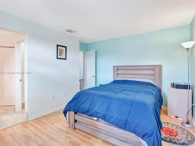 1269 NW 126th Ave, Sunrise FL 33323