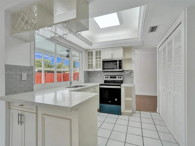 9511 NW 21st Mnr, Sunrise FL 33322