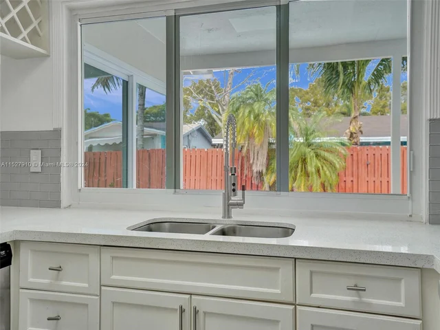 9511 NW 21st Mnr, Sunrise FL 33322