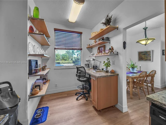 4350 Hillcrest Dr # 120, Hollywood FL 33021