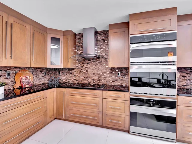 14272 SW 152nd Ct, Miami FL 33196