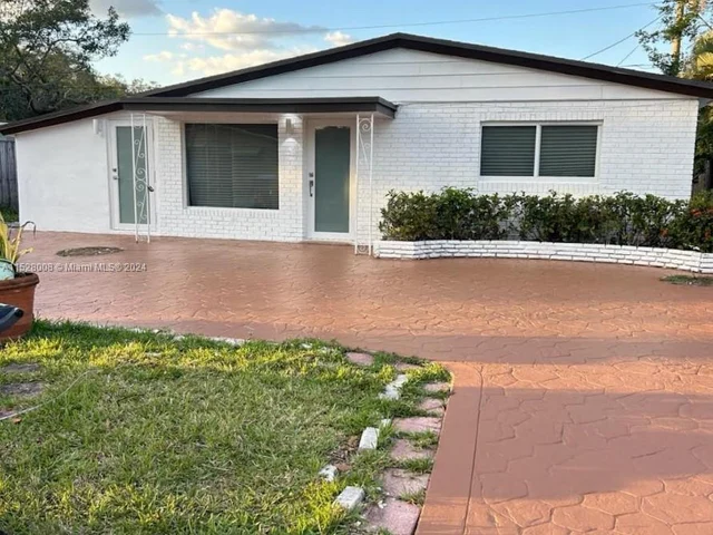 5701 Freedom St, Hollywood FL 33021