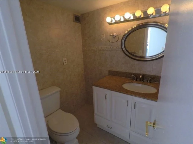 2780 NE 183rd St # 404, Aventura FL 33160