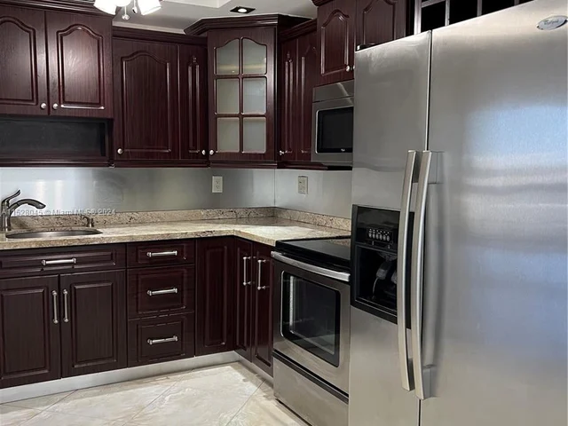 6937 E Bay Dr # 506, Miami Beach FL 33141