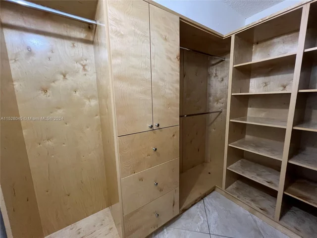 6937 E Bay Dr # 506, Miami Beach FL 33141