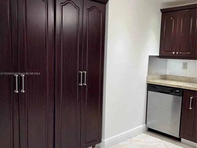 6937 E Bay Dr # 506, Miami Beach FL 33141