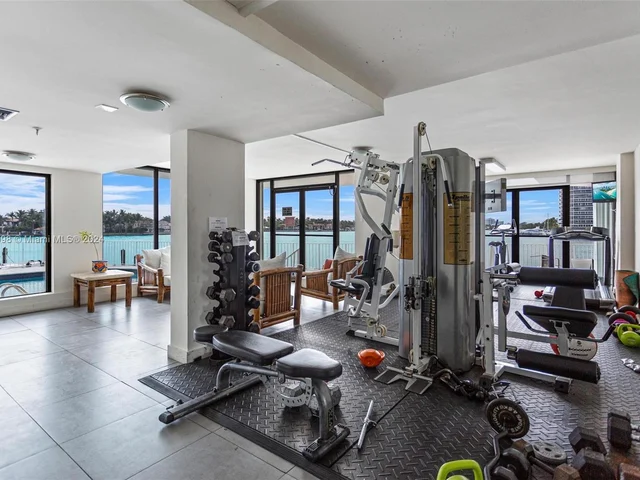 6820 Indian Creek Dr # 1A, Miami Beach FL 33141