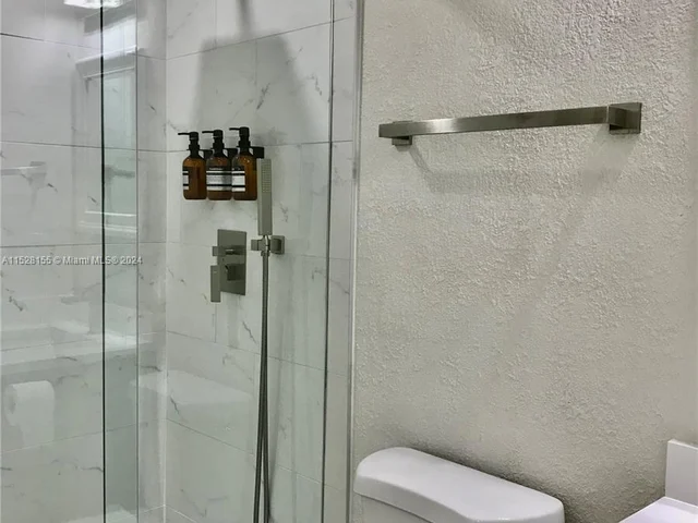 4640 NE 5th Ave, Oakland Park FL 33334