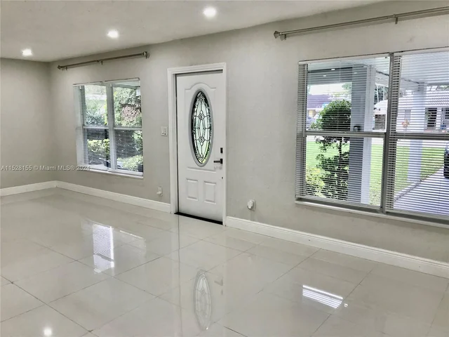 4640 NE 5th Ave, Oakland Park FL 33334