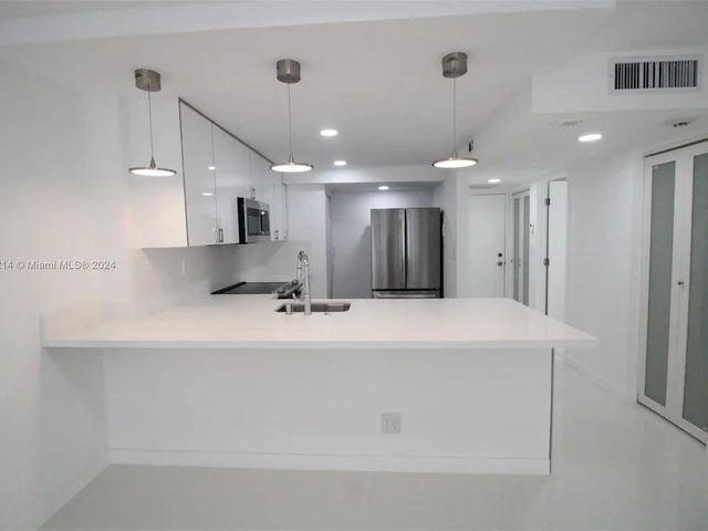 1915 Brickell Ave # C605, Miami FL 33129