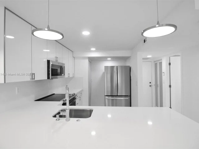 1915 Brickell Ave # C605, Miami FL 33129