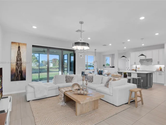 7681 NW 84th Ln, Tamarac FL 33321