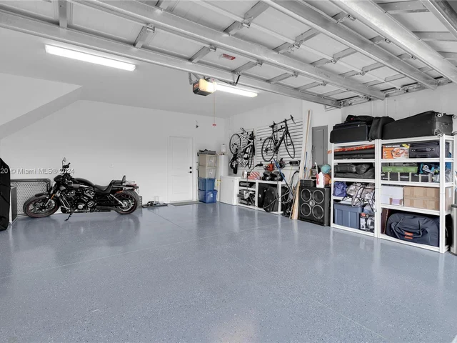 7681 NW 84th Ln, Tamarac FL 33321