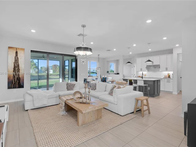 7681 NW 84th Ln, Tamarac FL 33321