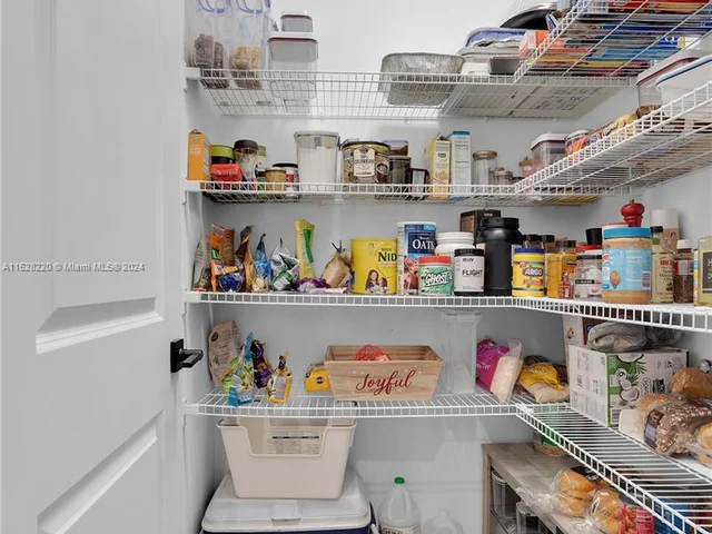 7681 NW 84th Ln, Tamarac FL 33321