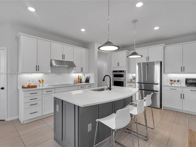 7681 NW 84th Ln, Tamarac FL 33321