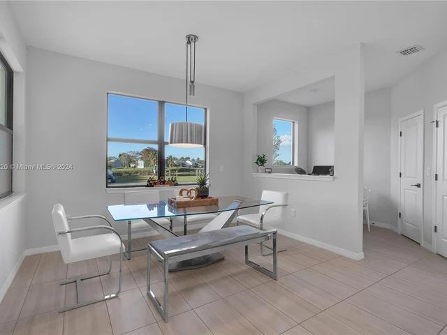 7681 NW 84th Ln, Tamarac FL 33321