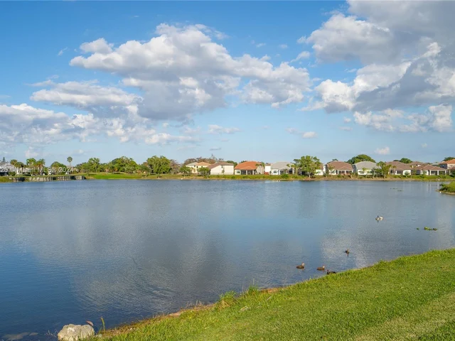 7681 NW 84th Ln, Tamarac FL 33321