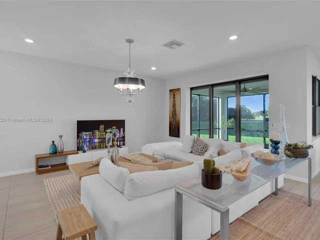 7681 NW 84th Ln, Tamarac FL 33321