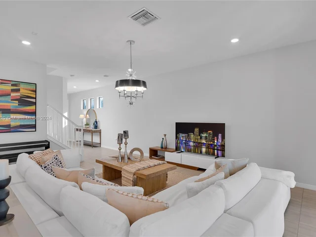 7681 NW 84th Ln, Tamarac FL 33321