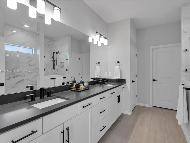 7681 NW 84th Ln, Tamarac FL 33321