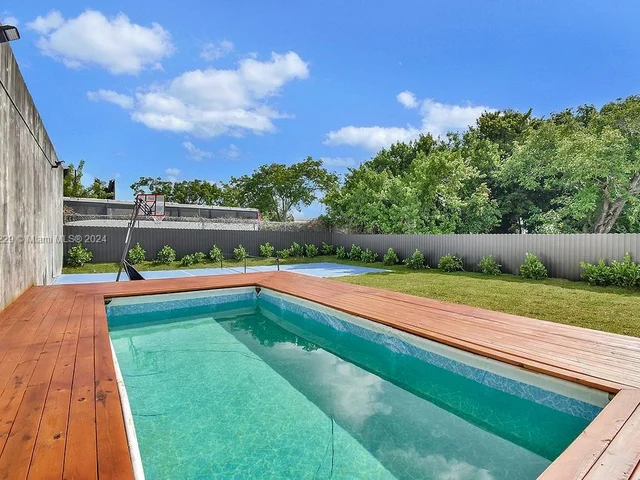 187 NW 53rd St # 0, Miami FL 33127