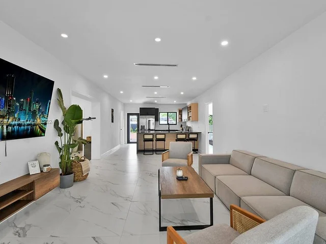 187 NW 53rd St # 0, Miami FL 33127