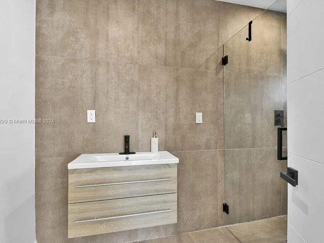 187 NW 53rd St # 0, Miami FL 33127