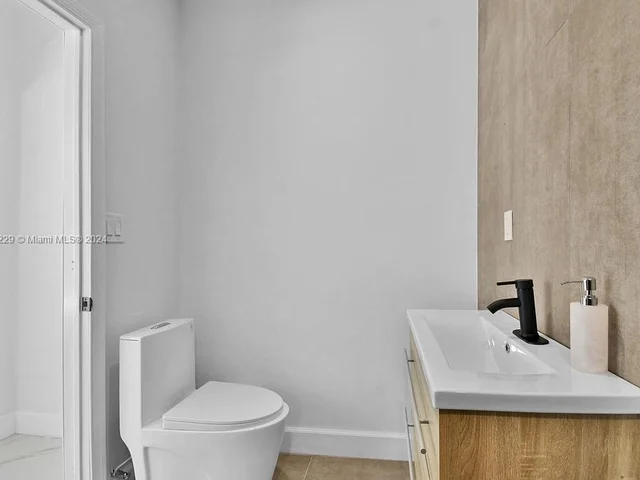 187 NW 53rd St # 0, Miami FL 33127