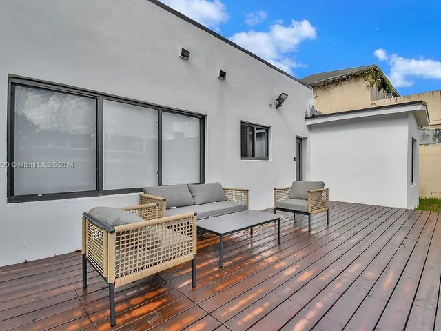 187 NW 53rd St # 0, Miami FL 33127