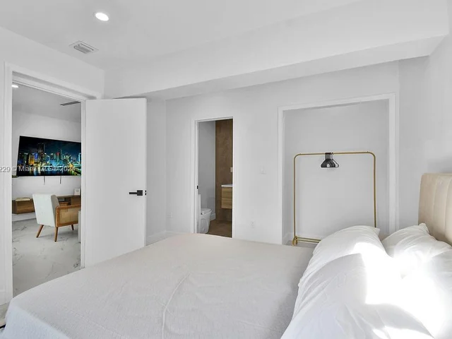 187 NW 53rd St # 0, Miami FL 33127