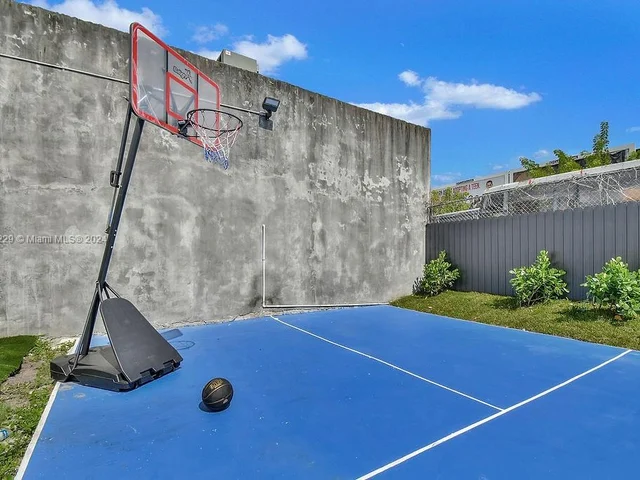 187 NW 53rd St # 0, Miami FL 33127