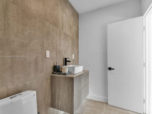 187 NW 53rd St # 0, Miami FL 33127