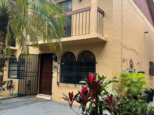 918 SW 7th Ave # 2, Miami FL 33130