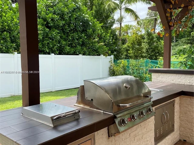 8721 SW 80th St, Miami FL 33173