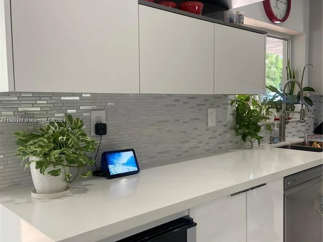 8721 SW 80th St, Miami FL 33173